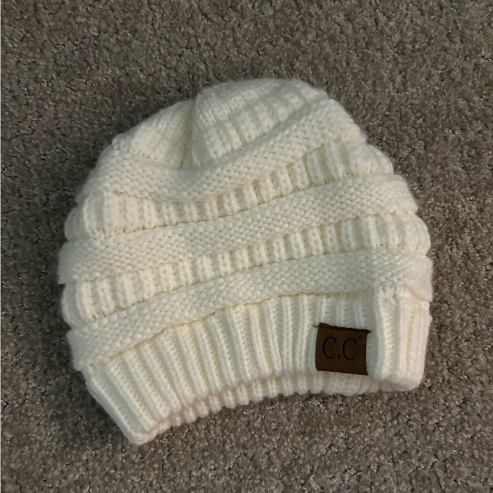 WHITE BEANIE